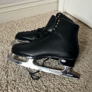 Riedell men’s size 10 black leather ice skates 11 1/3 inch blades